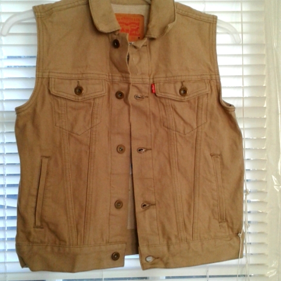 Levi boys vest with embroidered Mario and Luigi on the back - Picture 2 of 2